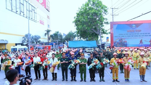 Tham gia diễn tập phương án chữa cháy, cứu nạn cứu hộ (CNCH) phối hợp nhiều lực lượng tại Trung tâm thương mại Lotte Mart Đồng Nai